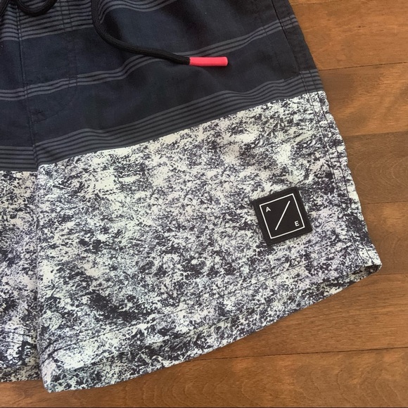 AMERICAN EAGLE 5” Color-Block Swim Trunk / Size: XS - Picture 3 of 5